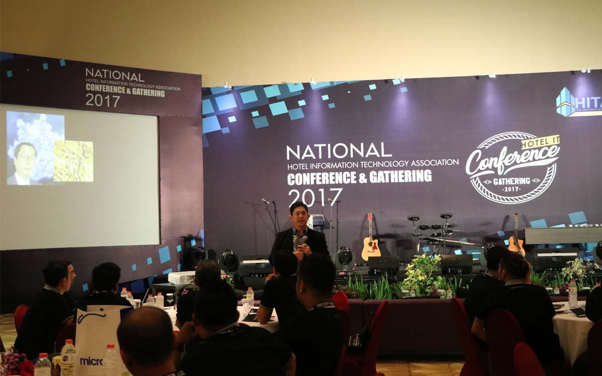 Seminar Motivasi & Inspirasi “Managing Teamwork With Millenials” dalam Gathering & Conference Hotel Information Technology Association (HITA), 25 November 2017 di Allium Hotel, Tangerang
