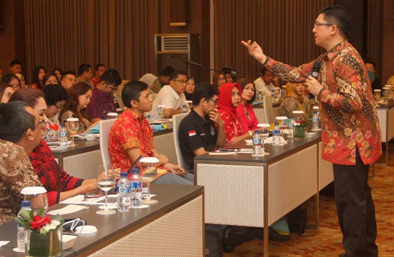 Seminar Publik “Selling with EQ” 28 April 2017 kerjasama dengan SmartFM Yogyakarta di Hotel Eastparc Yogyakarta