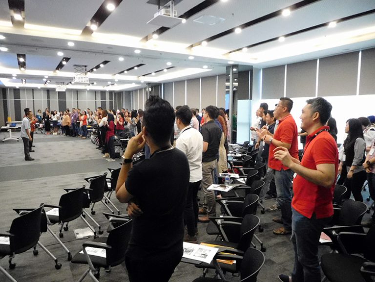 Seminar “Balancing Life with EQ” untuk Tim Sales Distribution Division Bank Danamon 29 Juli 2017 di Menara Danamon Kuningan, Jakarta