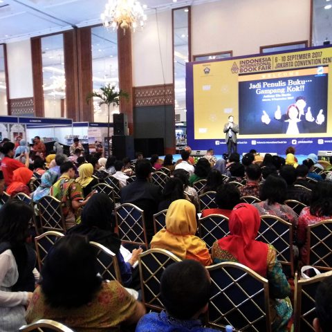 SEMINAR “MENULIS BUKU ITU GAMPANG” FESTIVAL KITA INDONESIA, ASPIRASI (ASOSIASI PENULIS DAN INSPIRATOR INDONESIA) & INDONESIA INTERNATIONAL BOOK FAIR (IIBF) 2017, 9 SEPTEMBER 2017