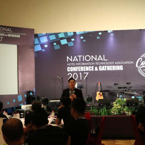 Seminar Motivasi & Inspirasi “Managing Teamwork With Millenials” dalam Gathering & Conference Hotel Information Technology Association (HITA), 25 November 2017 di Allium Hotel, Tangerang