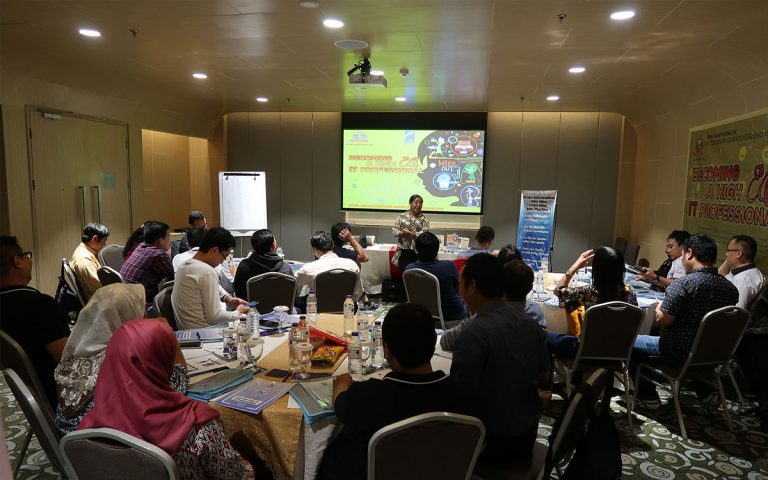 Training “BECOMING A HIGH EQ IT PROFESSIONAL” team Information Support PT HM SAMPOERNA. 6 Desember 2017, Grand Mercure Harmoni Jakarta